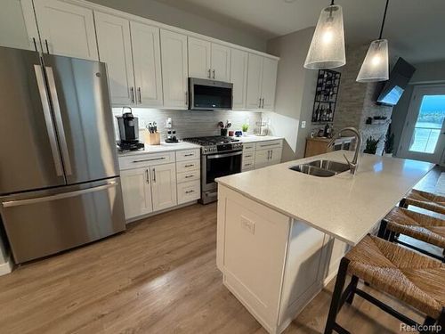 unit-2c-225 E 17th St, Traverse City, MI, 49684-4191 | Card Image