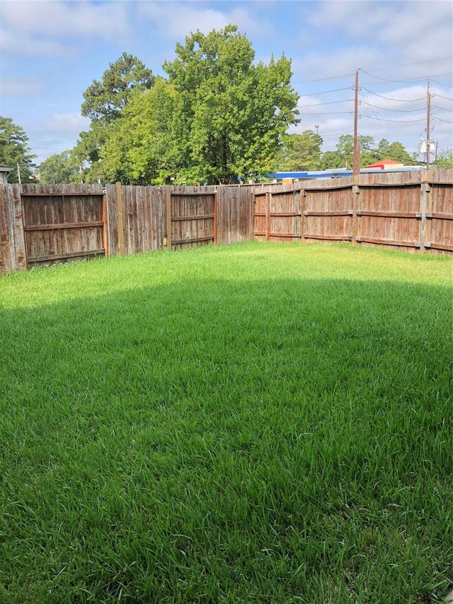 2011 Rustling Trees Way, Townhouse with 2 bedrooms, 2 bathrooms and 2 parking in Spring TX | Image 17