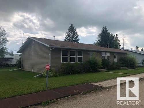 320 7 Ave Ne, Three Hills, AB, T0M | Card Image