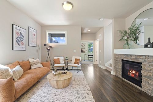 61070 Se Sydney Harbor Dr, Bend, OR, 97702 | Card Image