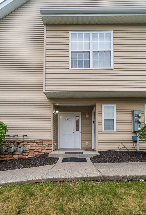 1032 Maggie Rd, Newburgh, NY, 12550-7024 | Card Image