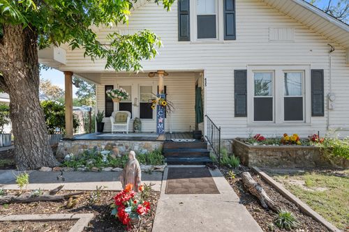 435 Elm St, Graham, TX, 76450-2515 | Card Image