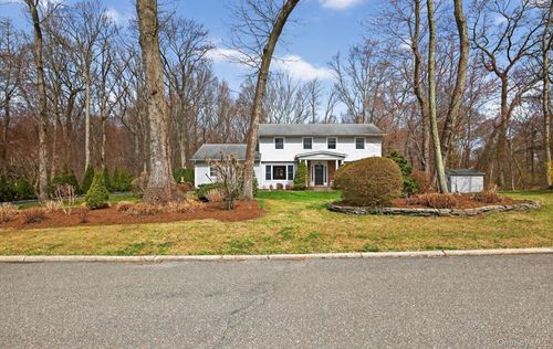 2 Fenimore Ln, Huntington, NY, 11743-5721 | Card Image