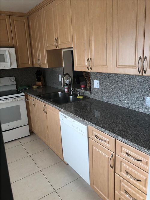 apt-508-300 Ne 12th Ave, Hallandale Beach, FL, 33009-4564 | Card Image