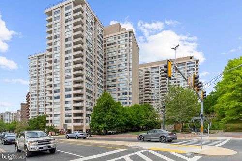 2329n-5500 Friendship Blvd, CHEVY CHASE, MD, 20815-7279 | Card Image