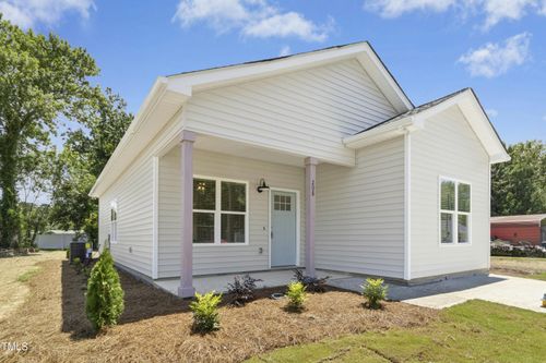 208 N Sellers St, Selma, NC, 27576-2821 | Card Image