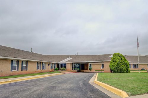 3200 Hayes Ave, Clinton, OK, 73601-3514 | Card Image