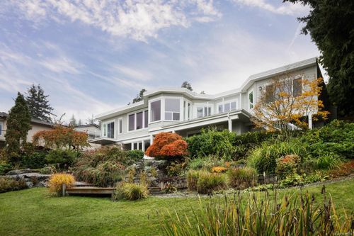 5055 Lochside Dr, Saanich, BC, V8Y2G1 | Card Image