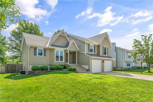 611 N Sycamore St, Gardner, KS, 66030-1706 | Card Image
