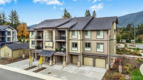 h-204-1845 Se 12th Pl, North Bend, WA, 98045-8333 | Card Image