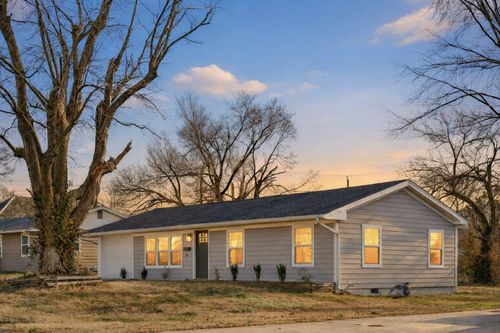 116 E Hadley St, Aurora, MO, 65605-2112 | Card Image