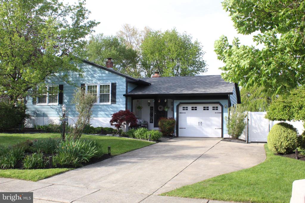 Knightswood Dr, Marlton, NJ 08053