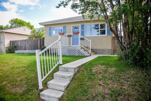 5223 46 St, Camrose, AB, T4V1H4 | Card Image