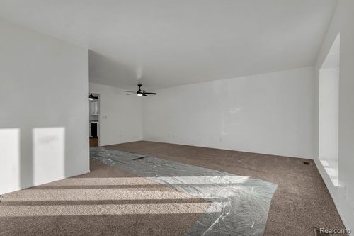 29454 Scarborough Dr, Warren, MI, 48088-5105 | Card Image