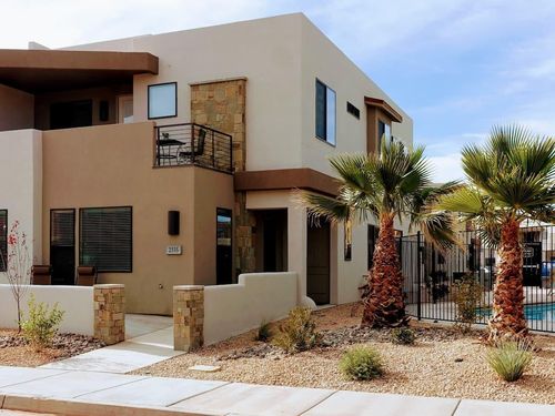 2335 N Canyon Greens Dr, Washington, UT, 84780-2064 | Card Image