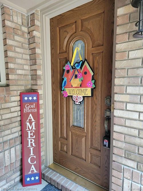 28971 Lancaster St, Livonia, MI, 48154-3817 | Card Image
