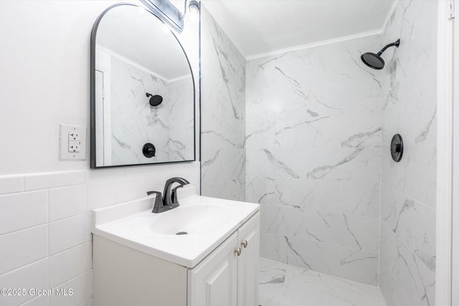 556 Clarendon St, House other with 2 bedrooms, 1 bathrooms and 2 parking in Schenectady NY | Image 10