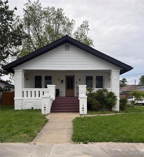305 W Ray Ave, Christopher, IL, 62822-1241 | Card Image