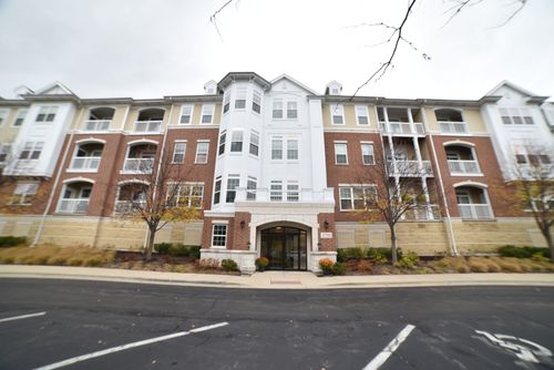 unit-412-2750 Commons Dr, Glenview, IL, 60026-7817 | Card Image
