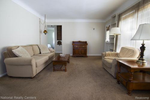 20216 E 11 Mile Rd, Saint Clair Shores, MI, 48081-1464 | Card Image