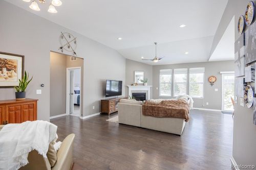 2157 Trimble St, Lake Orion, MI, 48360-1259 | Card Image