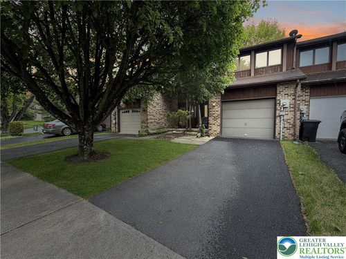 1736 Falcon Dr, Bethlehem, PA, 18017-2725 | Card Image
