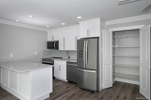 2-164 W Montauk Hwy, Hampton Bays, NY, 11946-2443 | Card Image