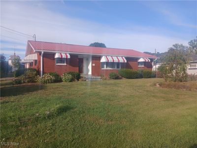 Single story home featuring a front yard | Image 1