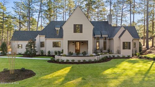 124 Westwood Rd, Pinehurst, NC, 28374-8551 | Card Image