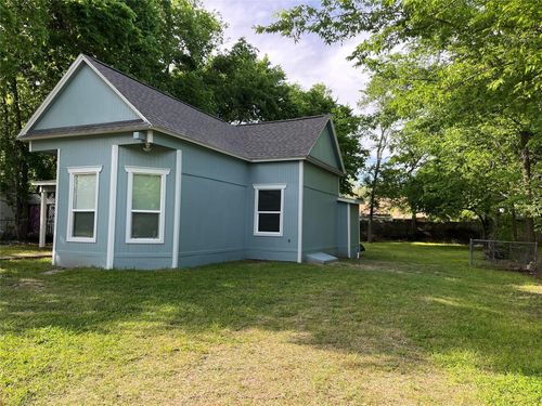 621 E 8th St, Bonham, TX, 75418-3922 | Card Image