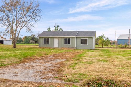 225 Military Rd, Herndon, KY, 42236-8301 | Card Image