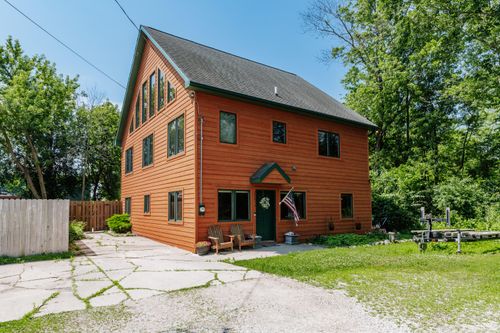 28913 Bark Ln, Waterford, WI, 53185-1715 | Card Image