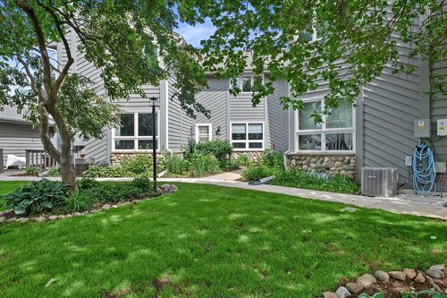 15661 W Ridge Road, New Berlin, WI, 53151 | Card Image