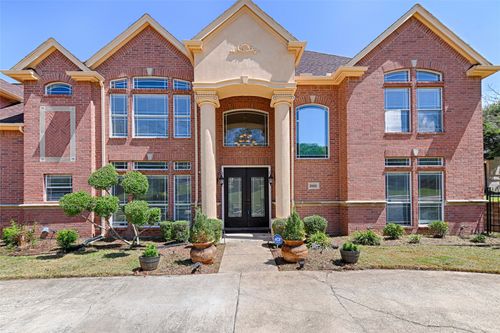 2435 Valley View Dr, Cedar Hill, TX, 75104-6712 | Card Image