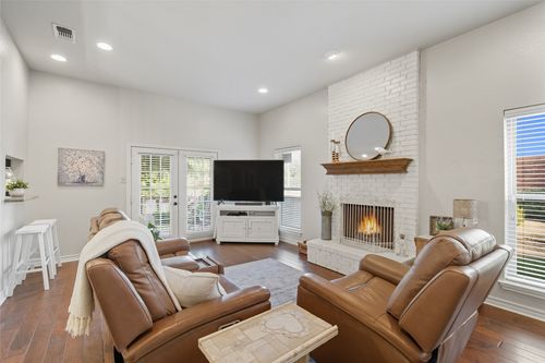 5843 Lake Point Dr, Arlington, TX, 76016-1164 | Card Image