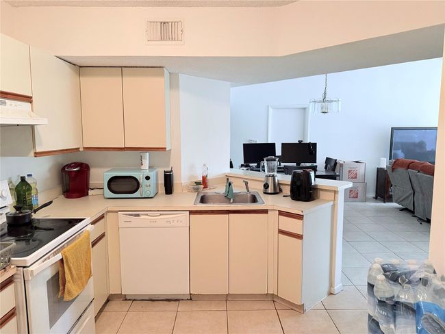 APT-304 - 9033 Wiles Rd, Condo with 2 bedrooms, 2 bathrooms and null parking in Coral Springs FL | Image 9