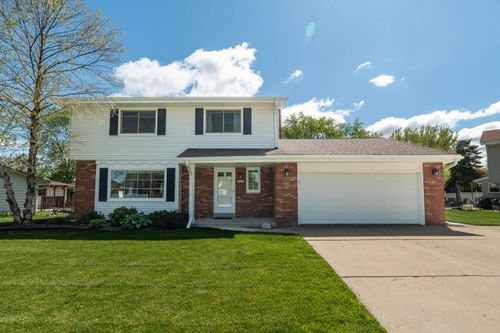 13935 W Thomas Dr, New Berlin, WI, 53151-5348 | Card Image