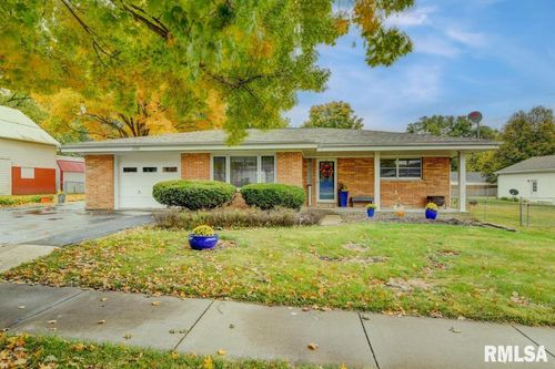 208 W Charles Street, Buffalo, IL, 62515 | Card Image