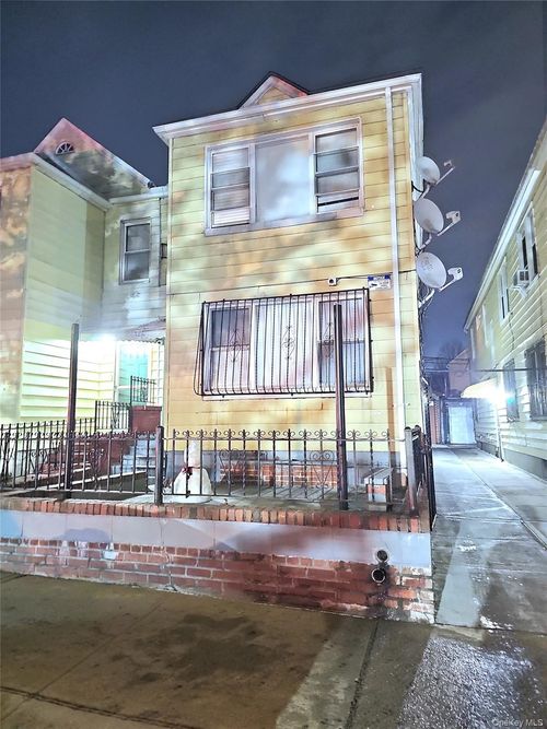 37-55 93rd St, Jackson Heights, NY, 11372-7931 | Card Image