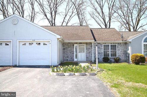 597 Blueberry Ln, LEBANON, PA, 17046-4509 | Card Image