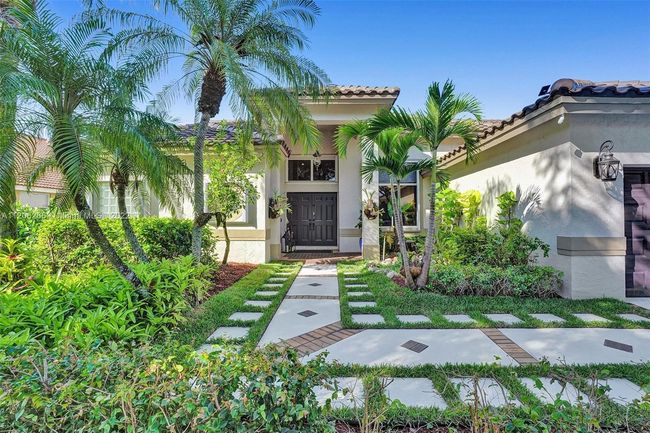730 Bayside Ln, House other with 4 bedrooms, 3 bathrooms and null parking in Weston FL | Image 5