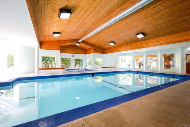 40'x20' Pool, 8' deep in centre | Image 31