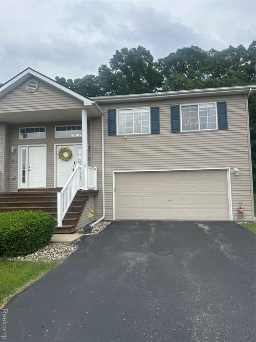 1014 Timber Ridge Ct, Grand Blanc, MI, 48439-7444 | Card Image