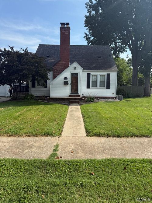 2240 Lynch Ave, Granite City, IL, 62040-4027 | Card Image
