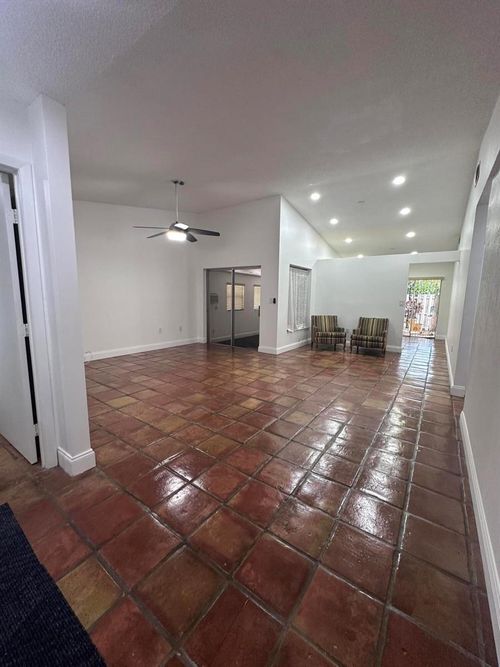 19823 Nw 64th Pl, Hialeah, FL, 33015-8112 | Card Image