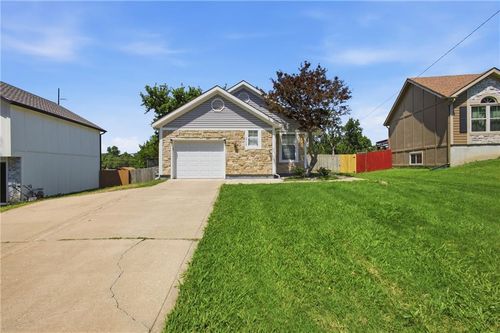2704 S 46th St, Kansas City, KS, 66106-3679 | Card Image