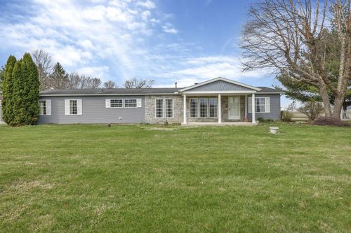 895 Becks Knob Rd Sw, Lancaster, OH, 43130-8827 | Card Image