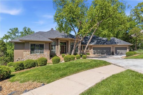 10640 S Glenview Ln, Olathe, KS, 66061-7452 | Card Image