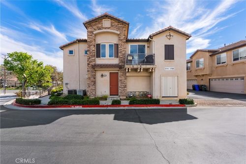 27968 Avalon Dr, Canyon Country, CA, 91351-2043 | Card Image