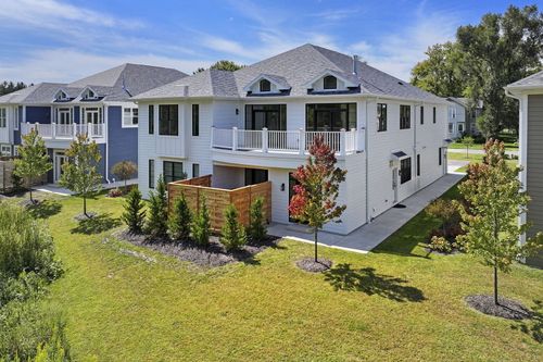 567 Mill St, Fontana, WI, 53125-1240 | Card Image